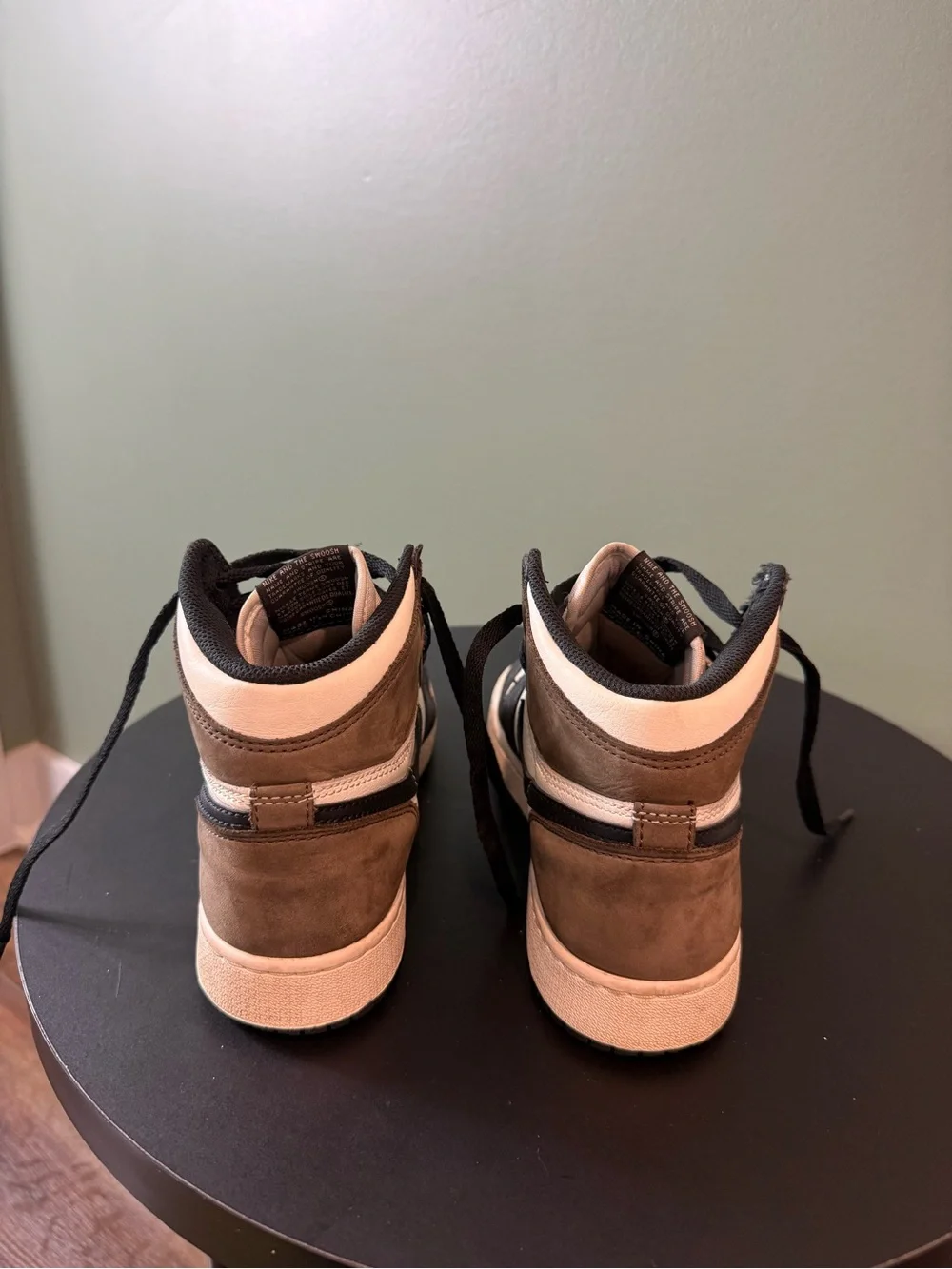 Nike Air Jordan 1 Mid youth Sneakers in Brown and Cream